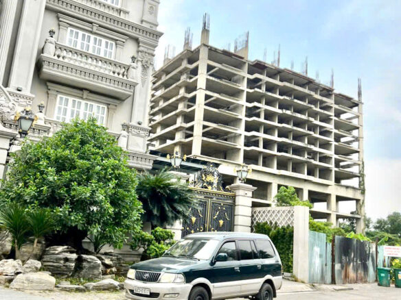 Biệt thự Hoàng Gia 6 tầng, trung tâm Quận 7 giá 220 tỷ